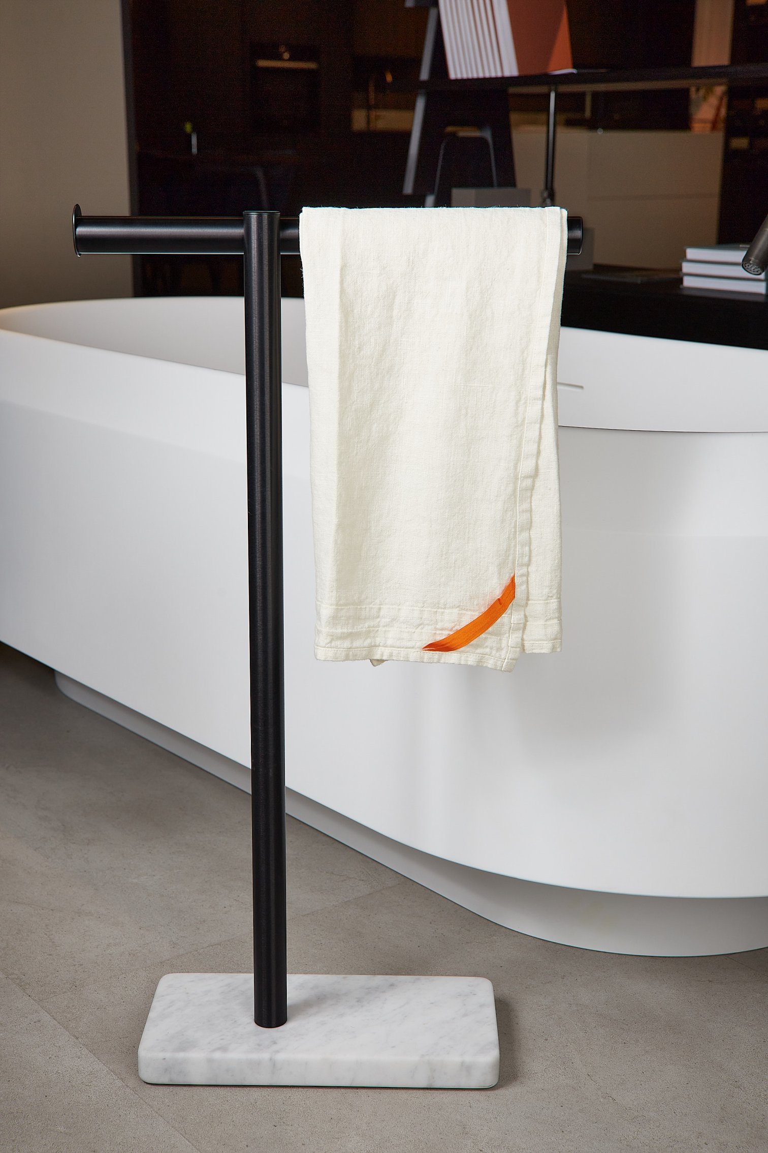 Agape, Dot Line Piantana