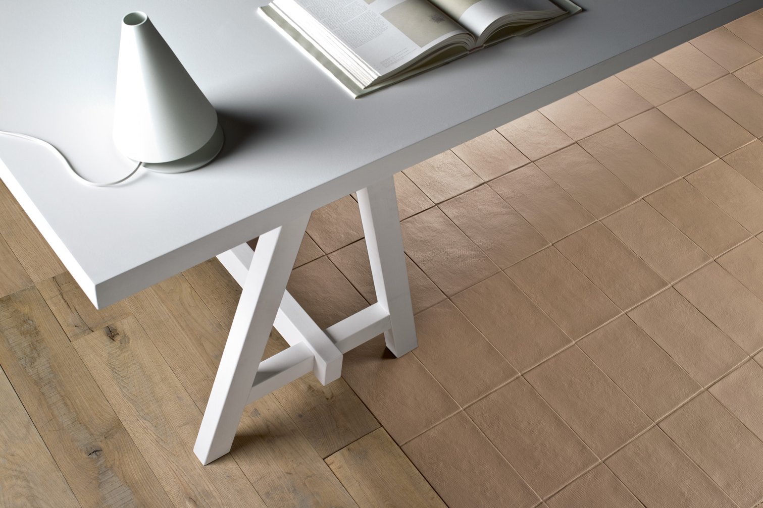 Mutina, Bas-Relief Code 18x54 cm