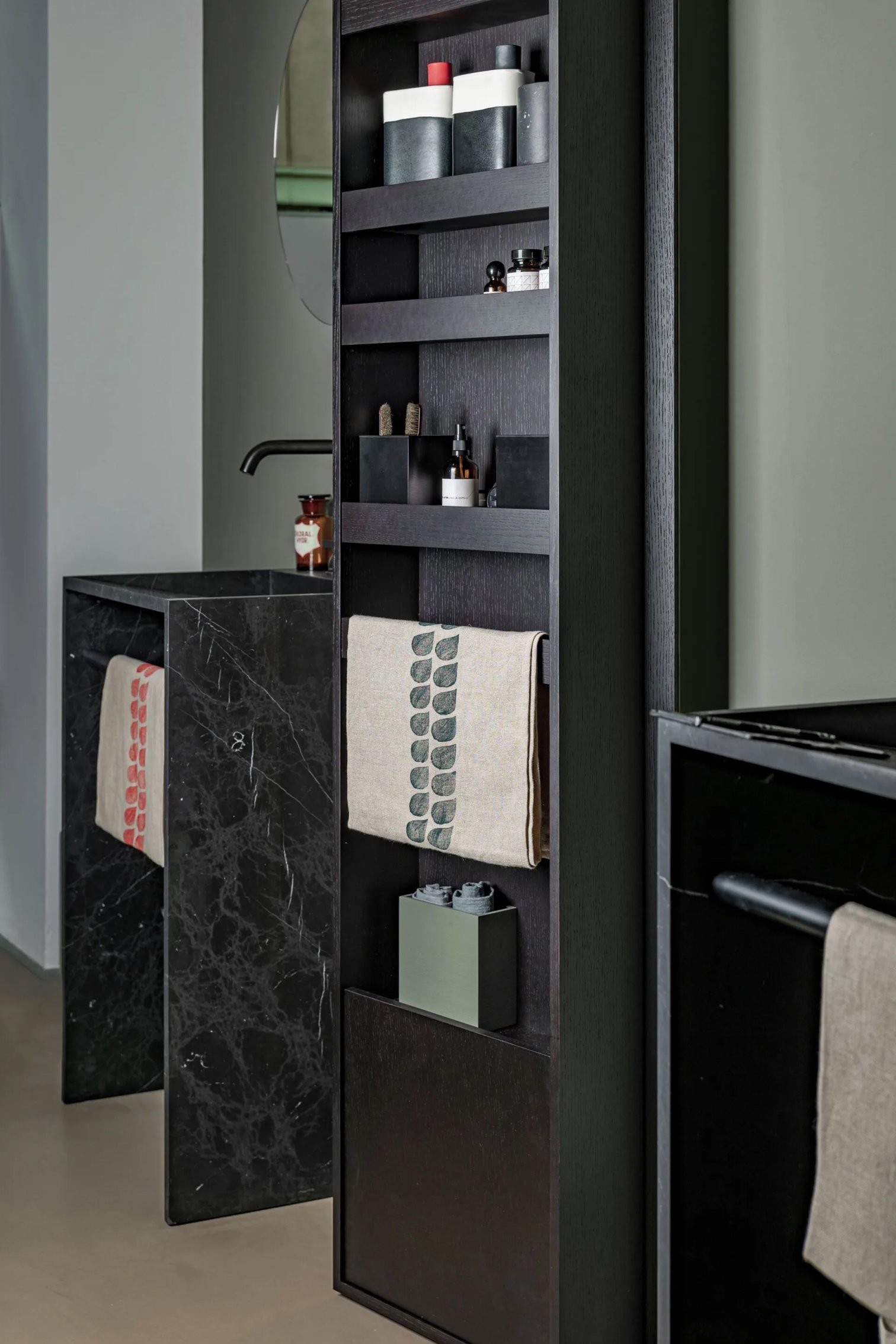 Agape, Voilà Mirror cabinet 209x50 cm