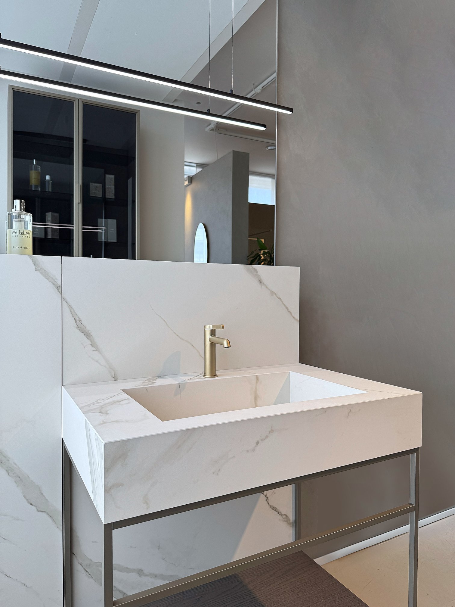 Aqua, Dogma Wall Consolle