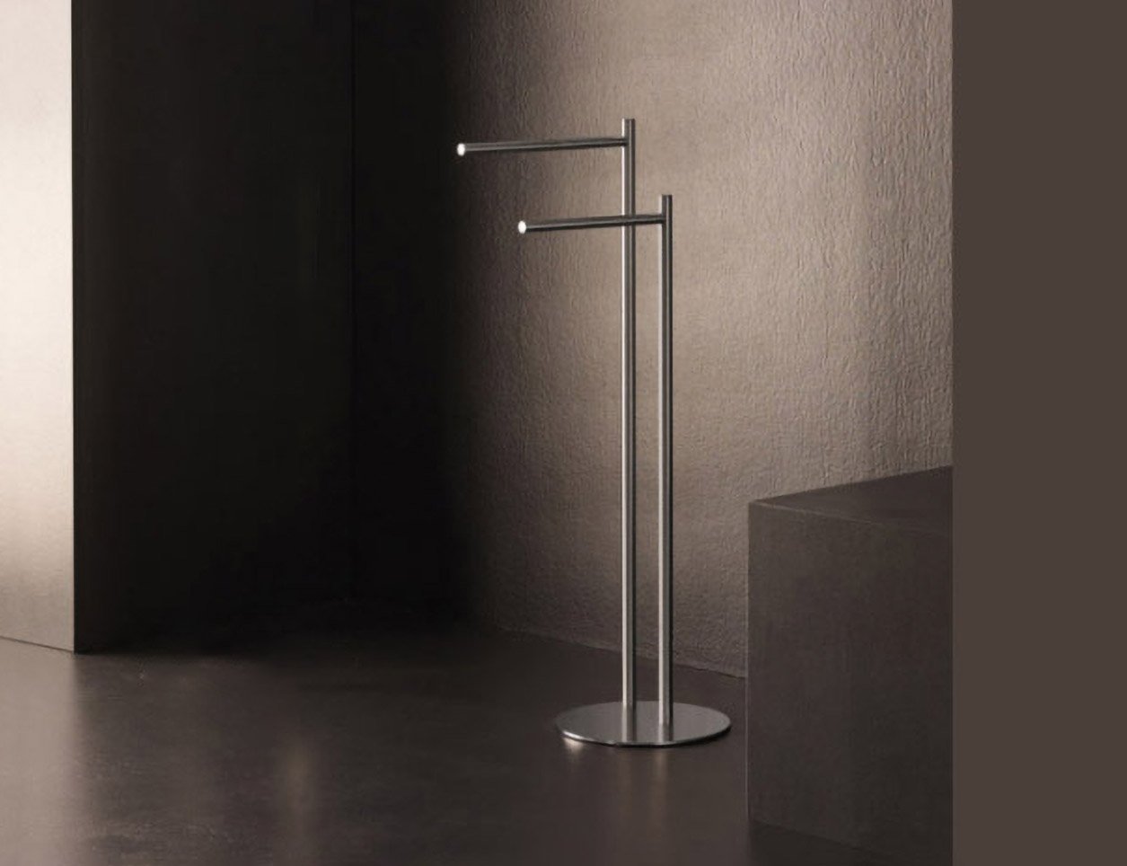 OML, Stiff Towel stand