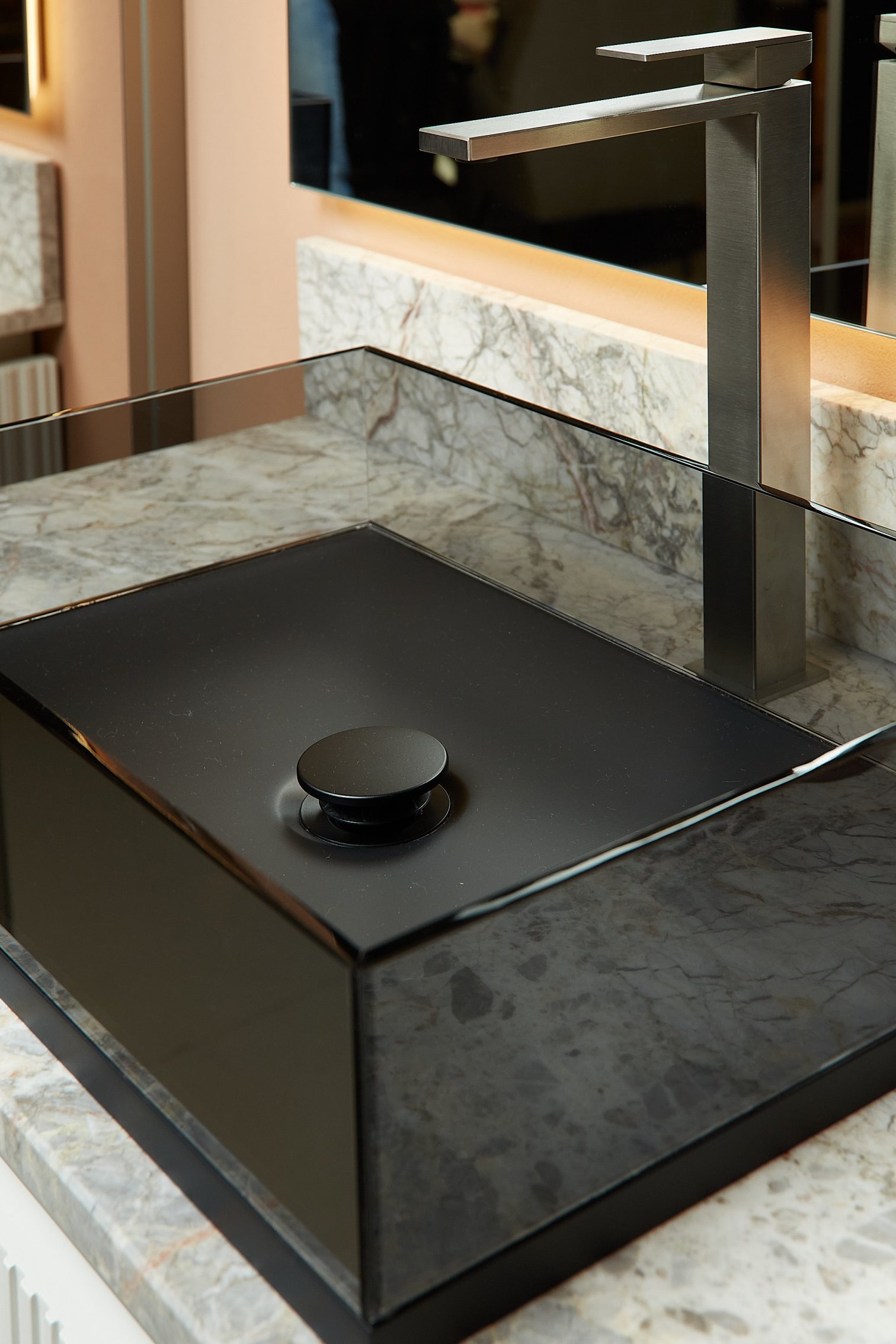 Aqua, Via Condotti Mobile 