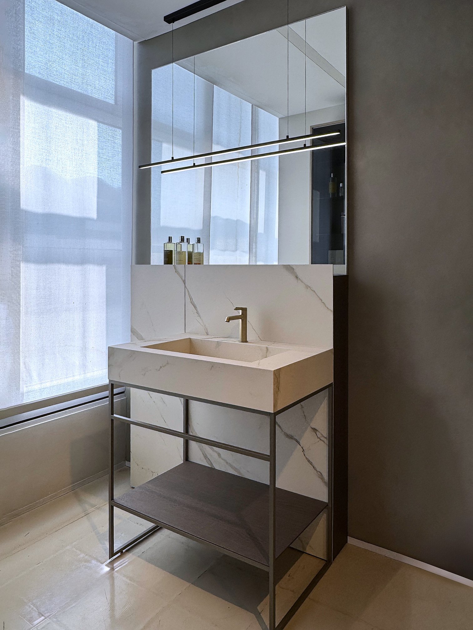 Aqua, Dogma Wall Consolle