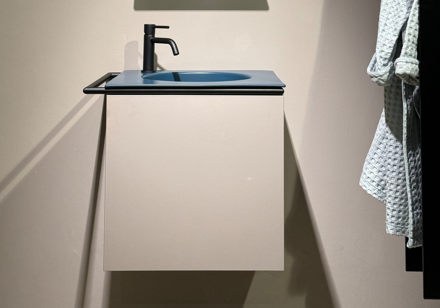 Colavene, Cubo Mobile portalavabo