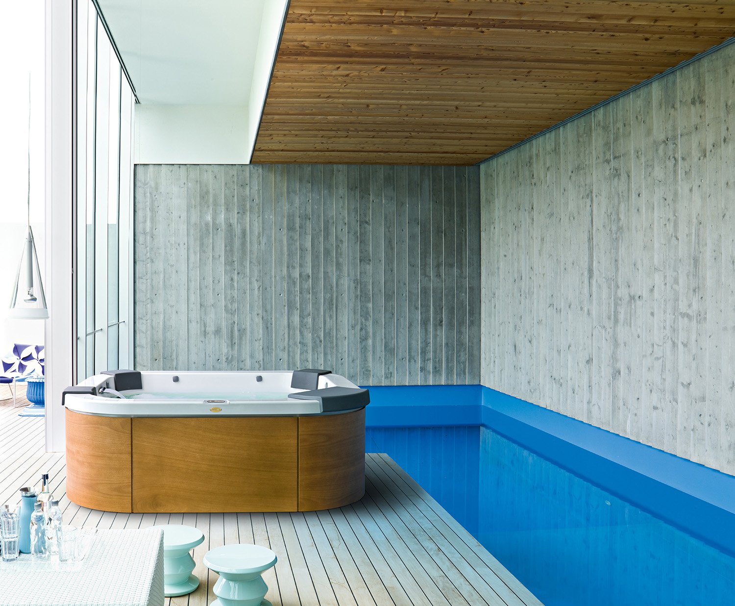 Jacuzzi, Delos Hot tub