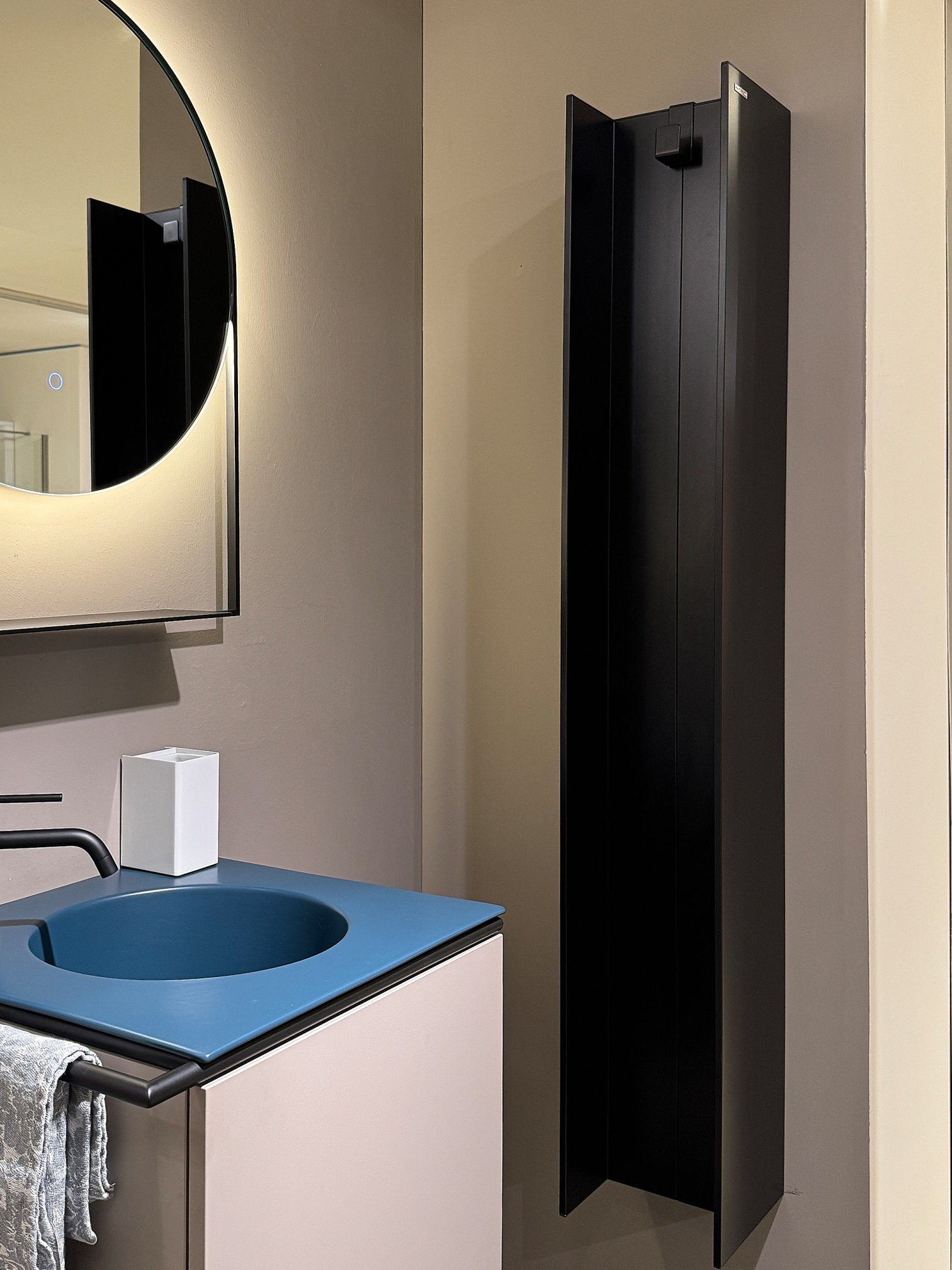 Antrax, Serie T scaldasalviette 150,6x23 cm