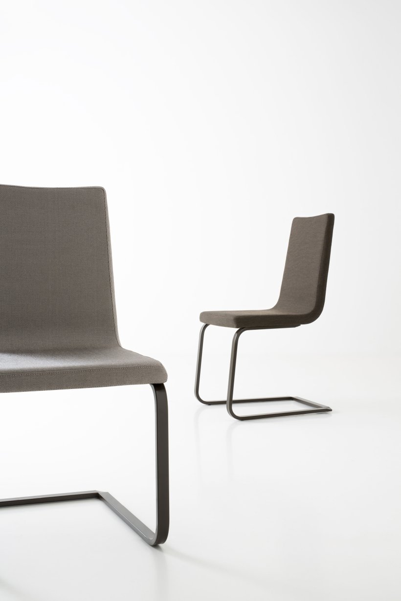 Pointhouse, Schwinger stackable Chair