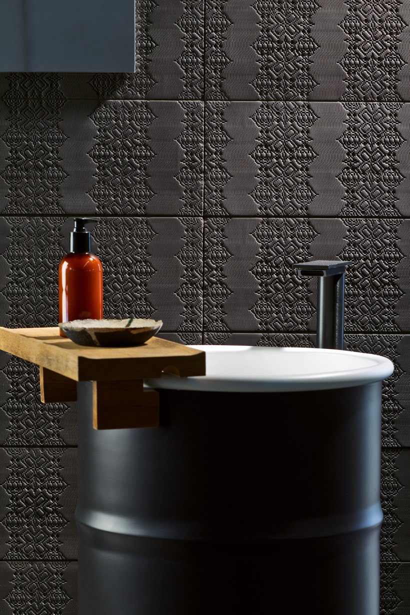 Mutina, Bas-Relief Garland 18x54 cm