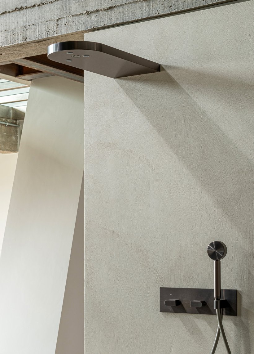 Cea, Sixty Shower head