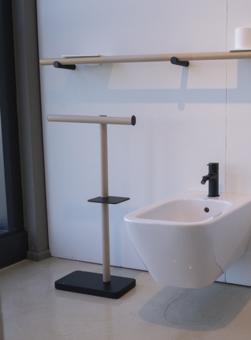 Agape, Dot Line Freestanding element