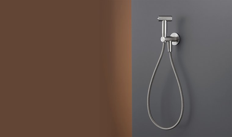 Cea, Water jet toilet cleaner